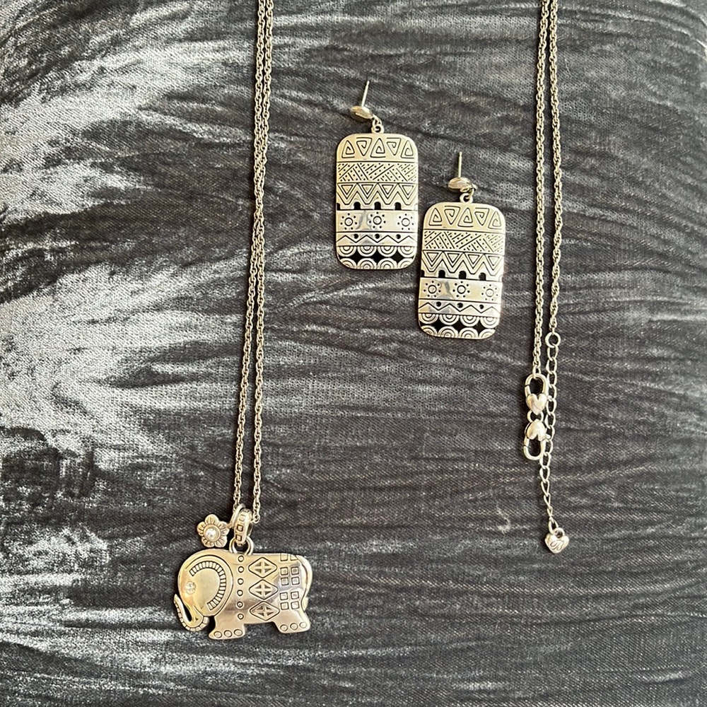 Brighton jewels- necklace is 36” long, can be doubled to wear shorter.